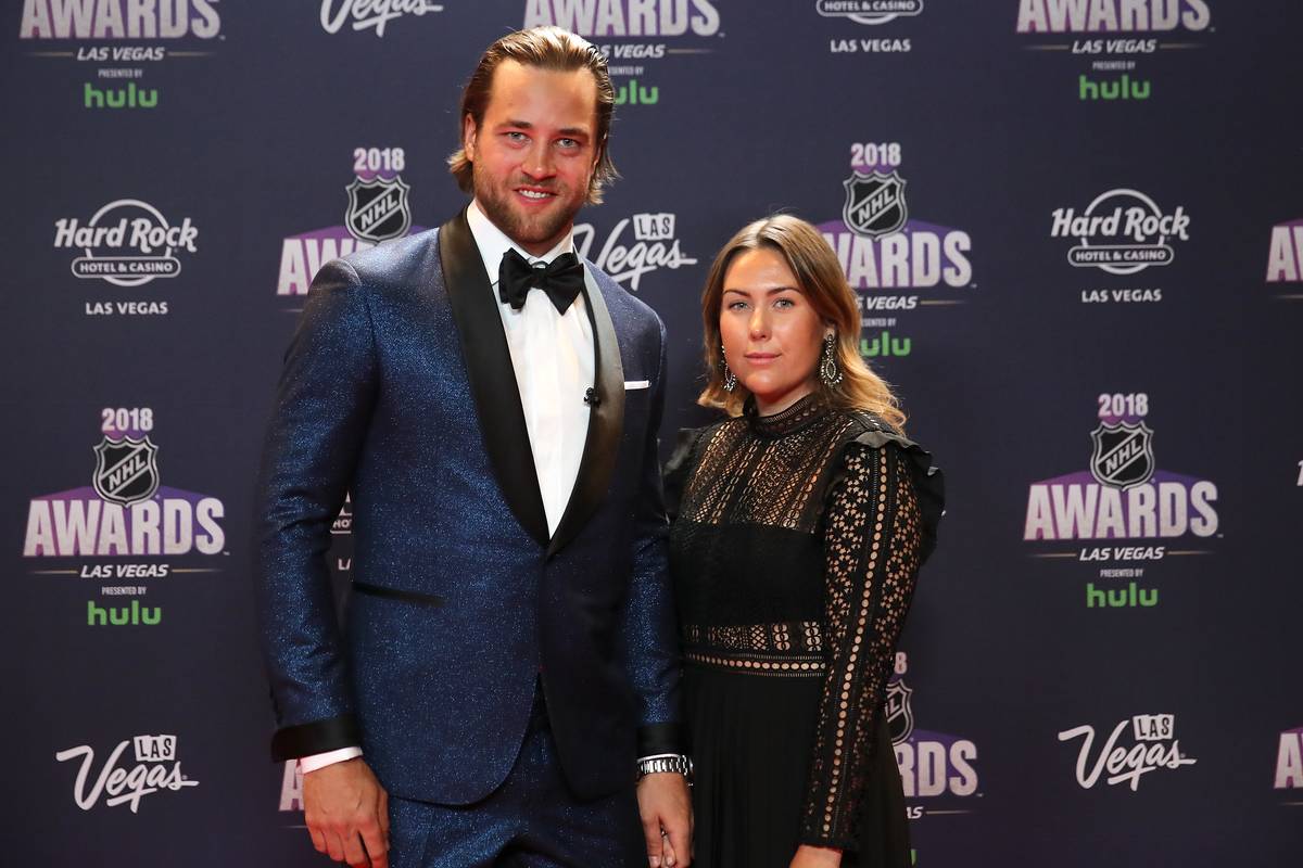 Victor and Sanna pose at the 2018 NHL Awards.