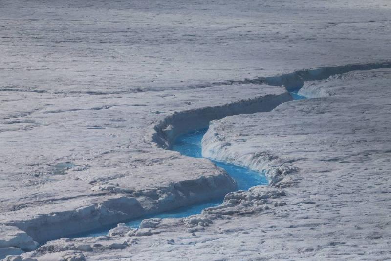GPicture of cracked ice 