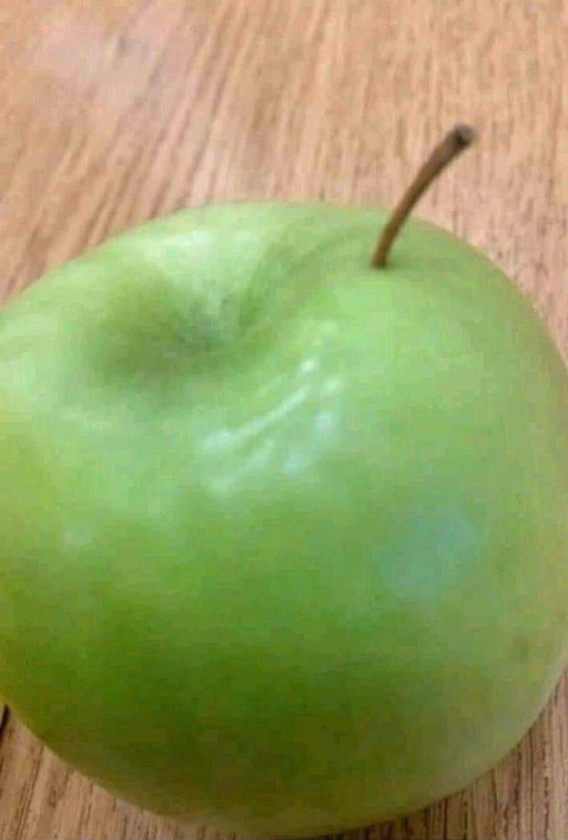 ProjectKnives Reddit apple stem not in middle of apple