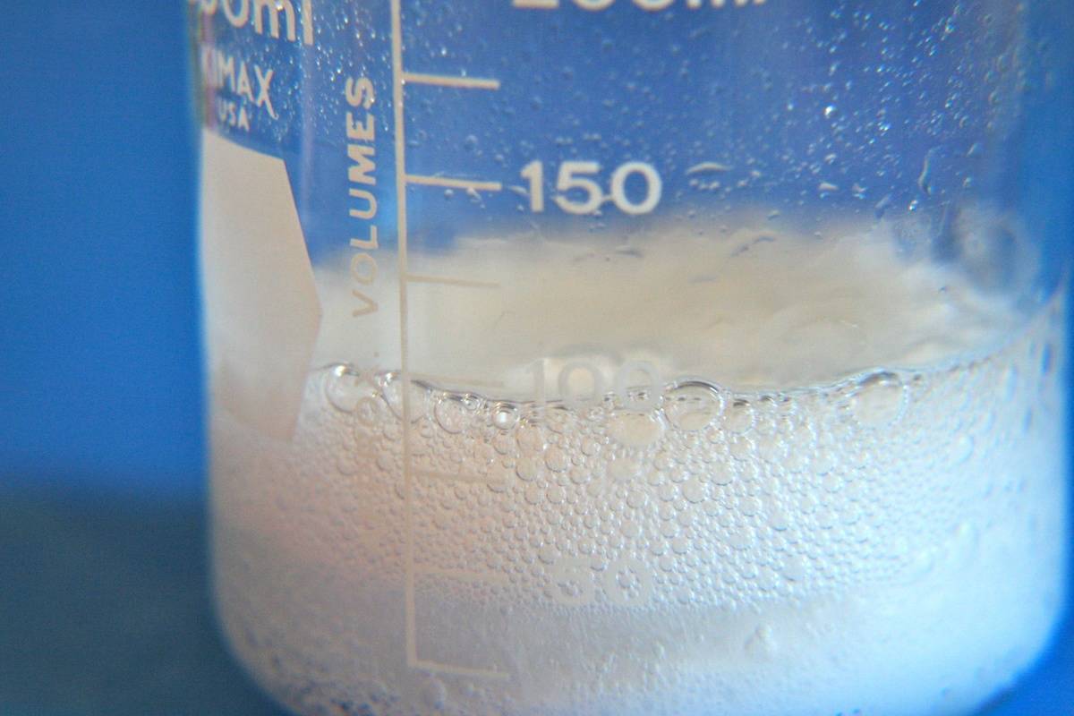 baking-soda-vinegar-bubbling