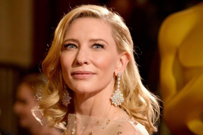 cate-blanchett-chopard-earrings