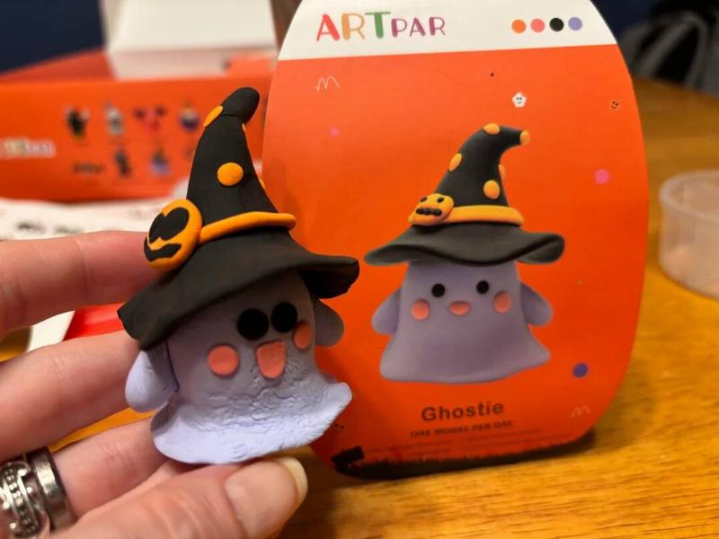 halloween-themed-air-dry-clay-models-v0-l6yw7px8uqxf1