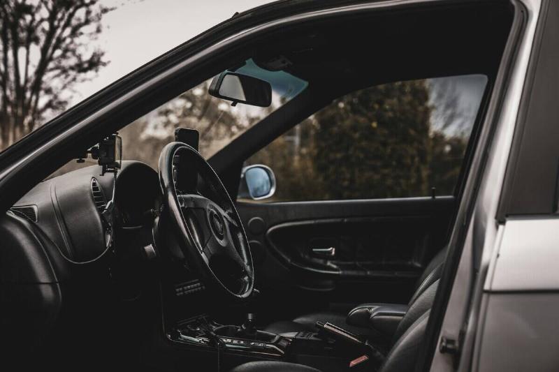michael-lock-Kj5r3TVBeBI-unsplash