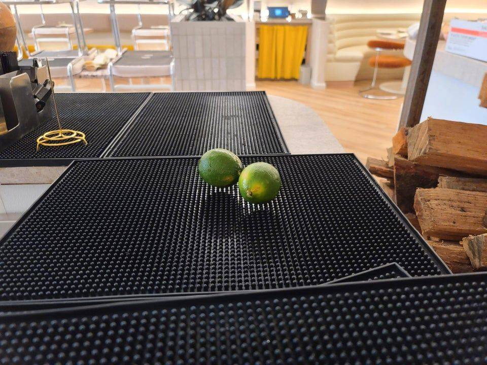 floating limes limes look like they're floating