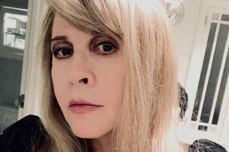 Stevie-selfie-40354 Stevie-selfie-40354