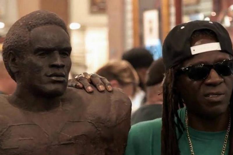 ojstatue-768x576-23328