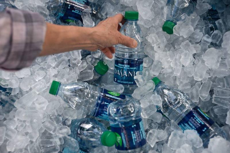 dasani 997802524 A tub filled with ice and plastic bottles of Dasani purified bottled water