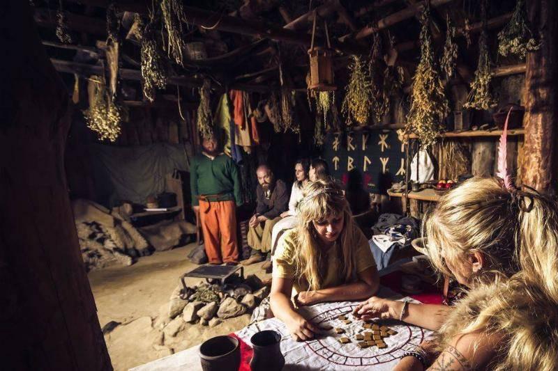 fortune-telling-interior-of-a-viking-hut.-26492 fortune-telling-interior-of-a-viking-hut.-26492