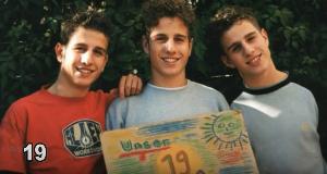 Triplets Took The Same Birthday Picture For 33 Years, Not Knowing How Much Life Would Change In That Time