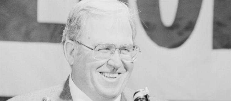 Buddy Ryan Attending News Conference