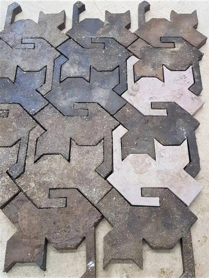 cat-shaped-paving-stones-v0-e7l01oamtlhg1