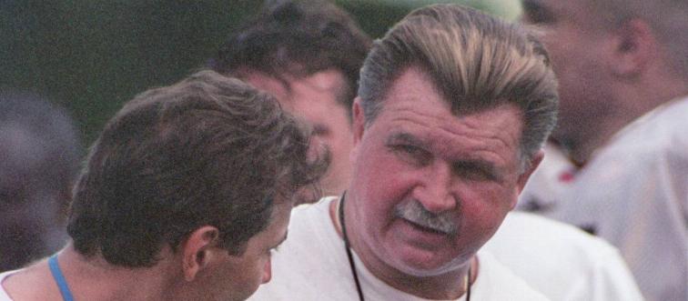 New Orleans Saints coach Mike Ditka talks with one of his coaches during football practice at the University of Wisconsin campus in LaCrosse,WI.