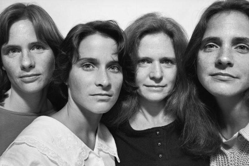 1551172789_fc6ce44cab36877bc1fdf5d2d02e816f19d299a5-79500 four sisters in a photo booth 1986