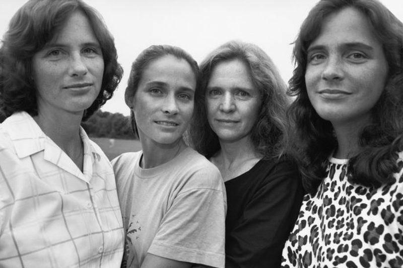1551172812_c1138db59e66807dd8193f696f24dffd2fbcae87-34061 brown sisters 80s fashion