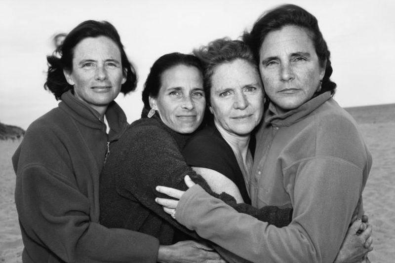 1551172937_384b9a307921bf9abdd085758bac2331fd2af17a-93673 1999 four sisters hugging