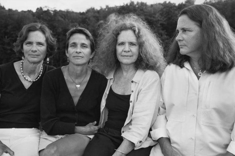 1551173008_49b75243a2d920f7ad0036ca0cd58737d754902b-32692 four sisters sitting together 2005