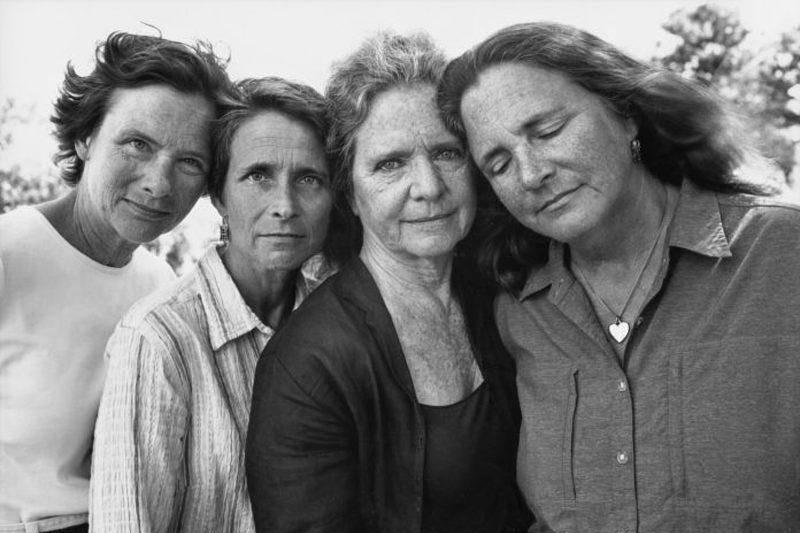 1551173052_23bf48b90040907249871802150ffdbc4f387ae7-95936 four women leaning together 2009 sisters