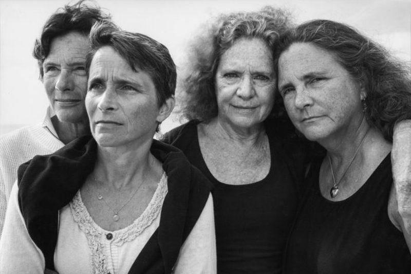 1551173063_9b388abcfd8f24d21b9f0d11aaf065e5d75ea548-84269 2010 four sisters staring into sunset