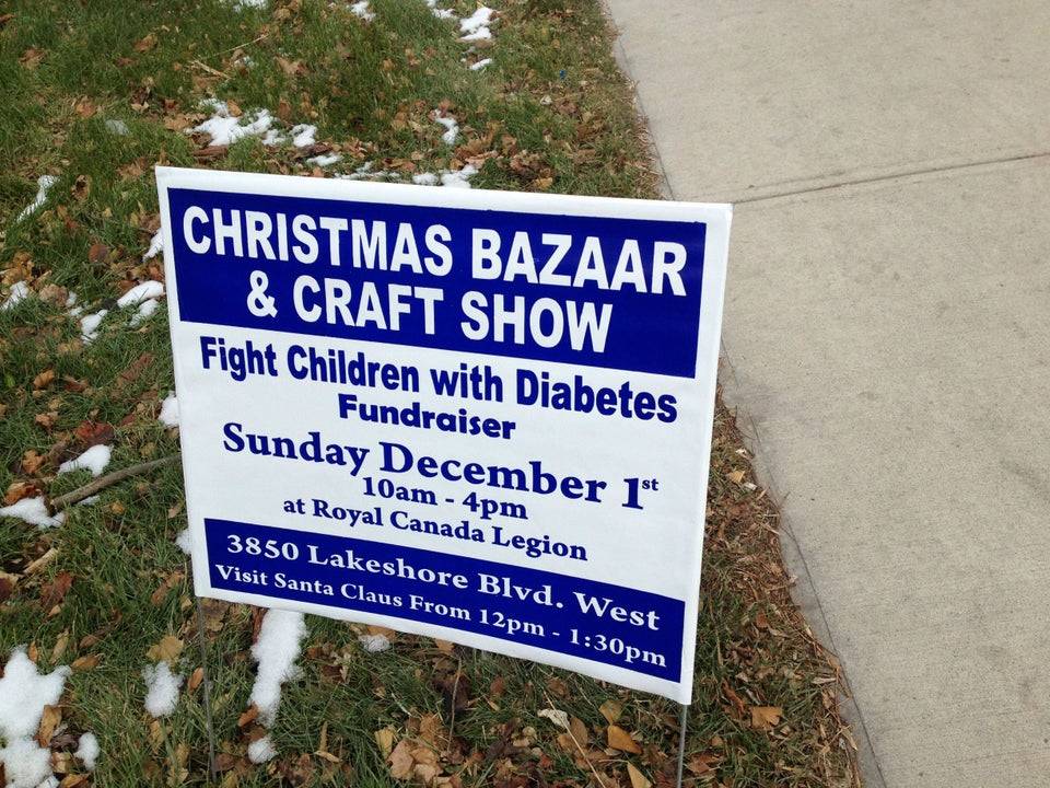 An advertisement for a Christmas craft show that says 