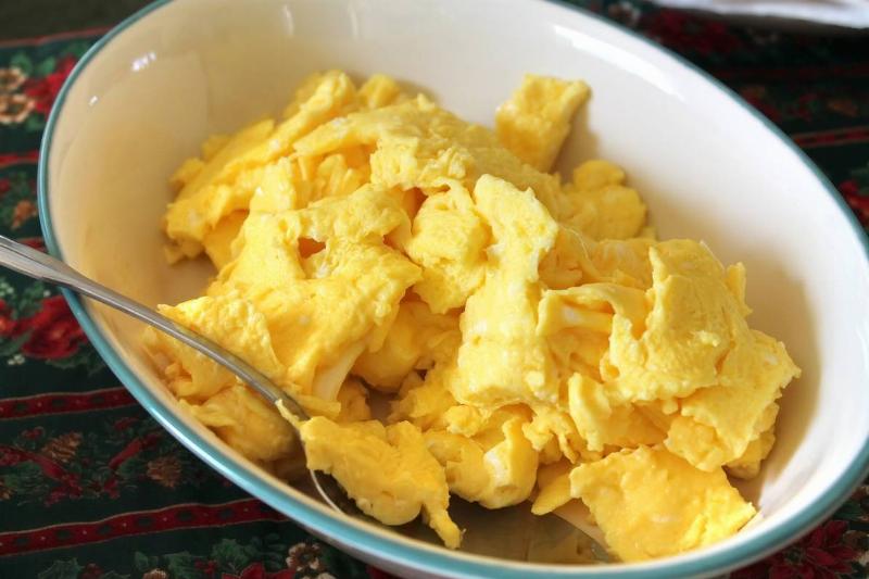 Scrambled_eggs-01 a bowl with scrambled eggs and a spoon