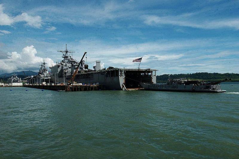 uss-harpers-ferry-2492525-60845