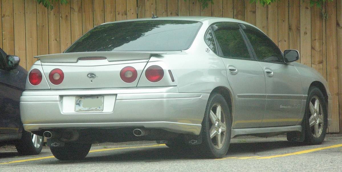 2005_Chevrolet_Impala_SS,_Rear_Right,_07-26-2020