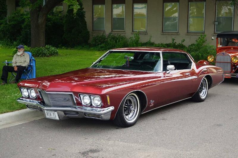 1599px-1971_Buick_Riviera_GS_(34873687733)