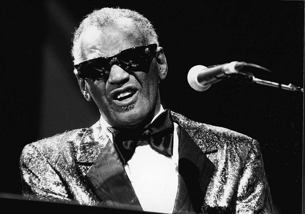 ray charles performing in 1985