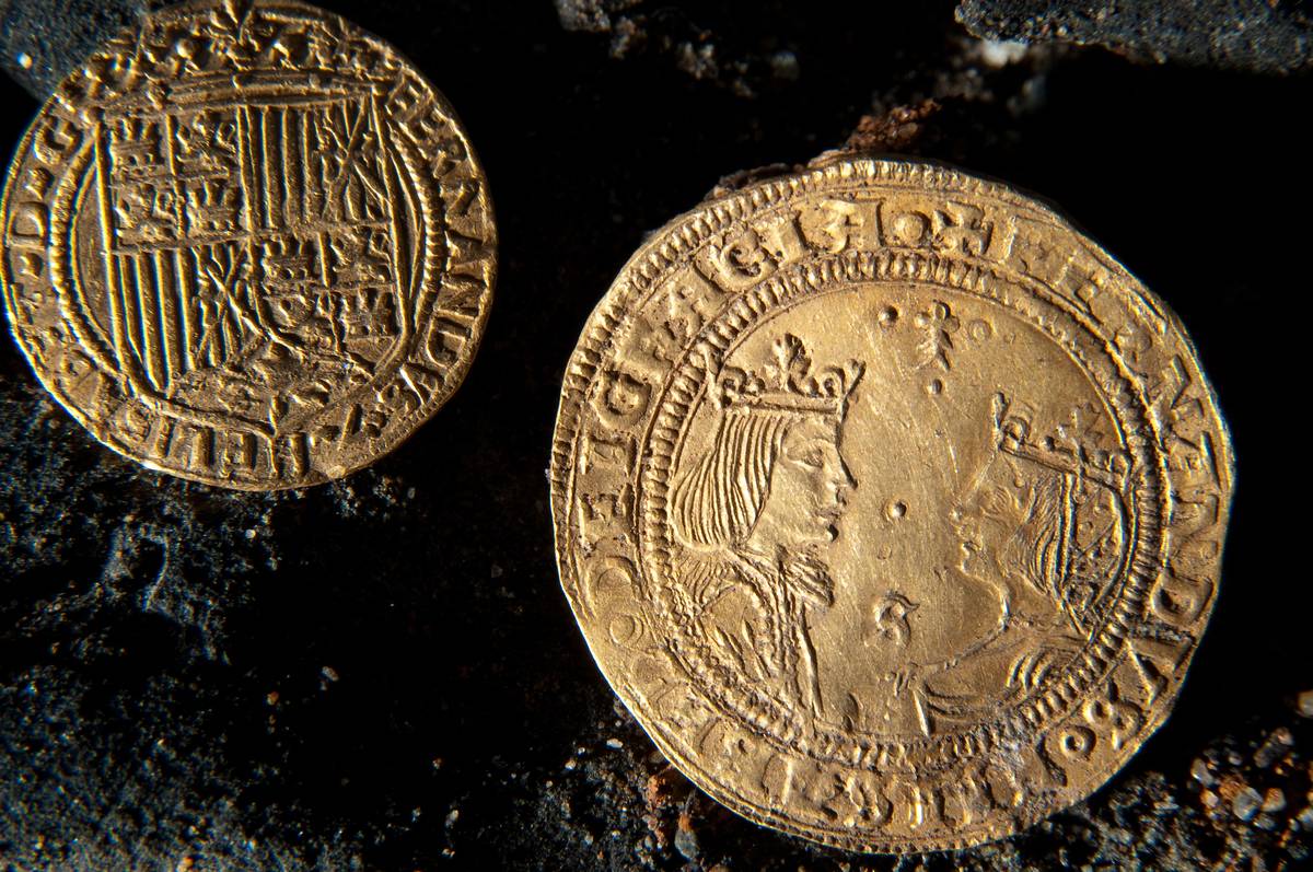 One of the 3 Excellentes coins, which display inscriptions of King Ferdinand and Queen Isabella, known for uniting Spain in the early 1500s found on October 04, 2008 in Oranjemund, Namibia