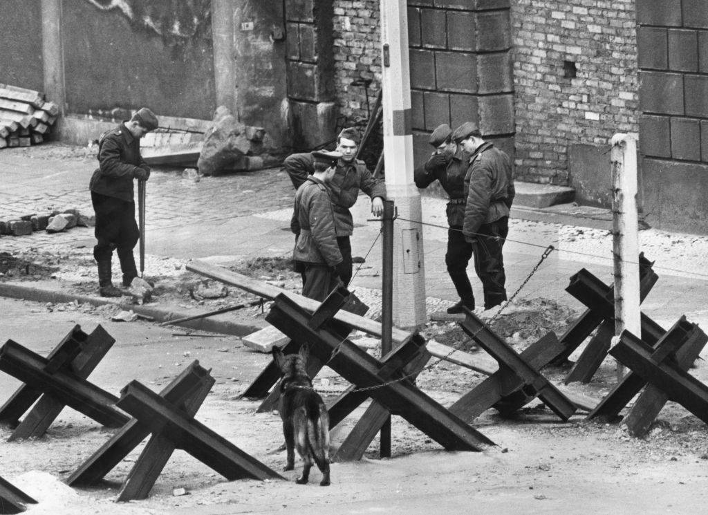 Guards and dogs of Berlin Wall