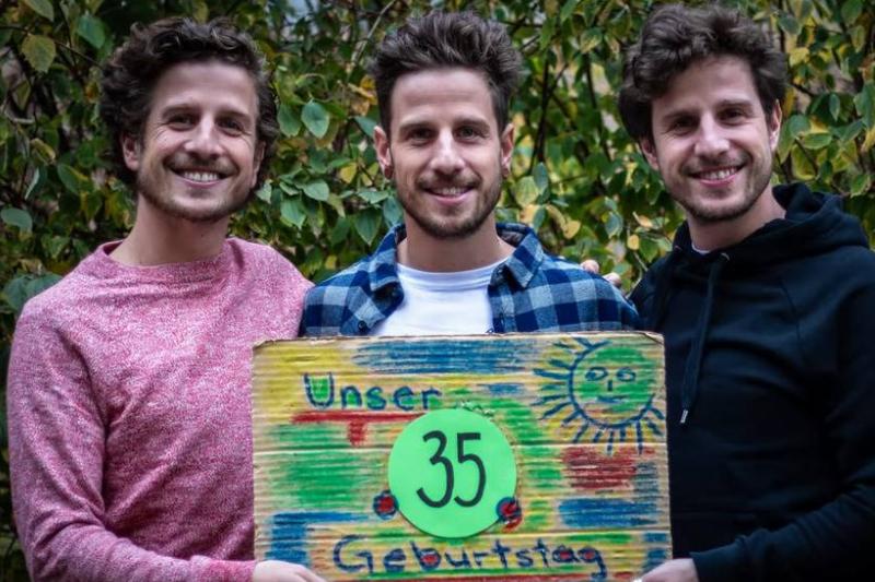 Identical Triplets take the same Birthday Picture for 36 years 2-0 screenshot Identical Triplets take the same Birthday Picture for 36 years 2-0 screenshot