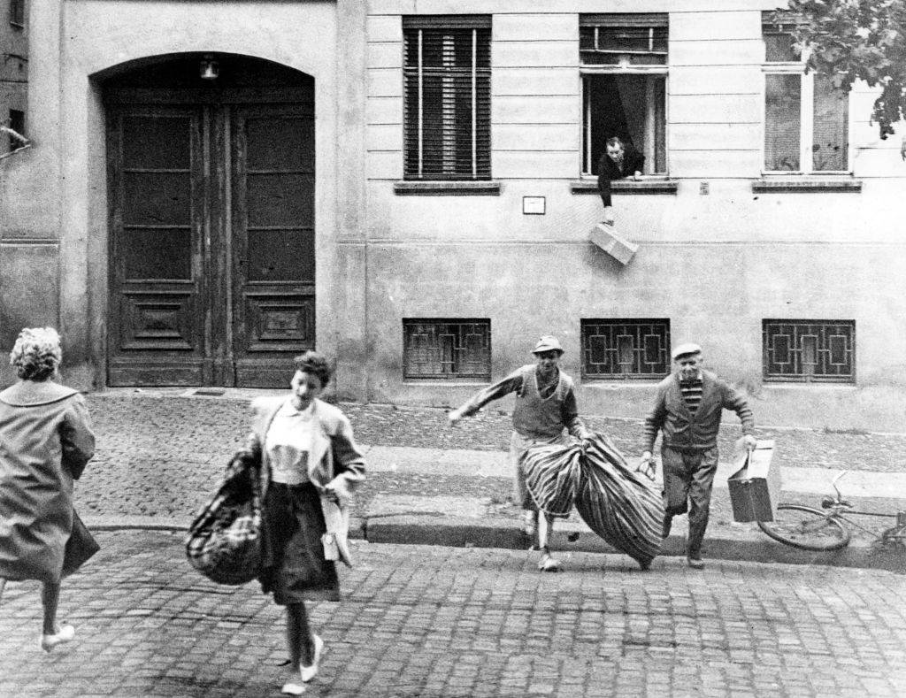 People fleeing East Berlin
