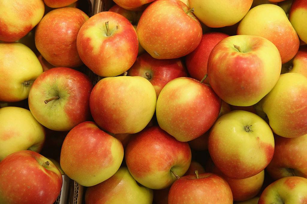 apples piled up