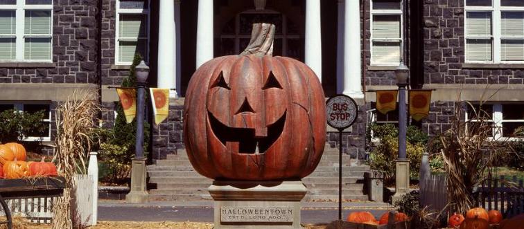 halloweentown_3wfZhp