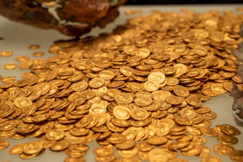 New Numismatic Collection with Treasure of Gold from Trier