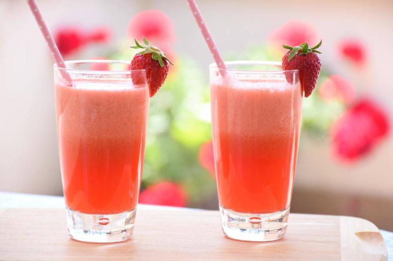 fruit juice strawberry fruit juices in two glasses