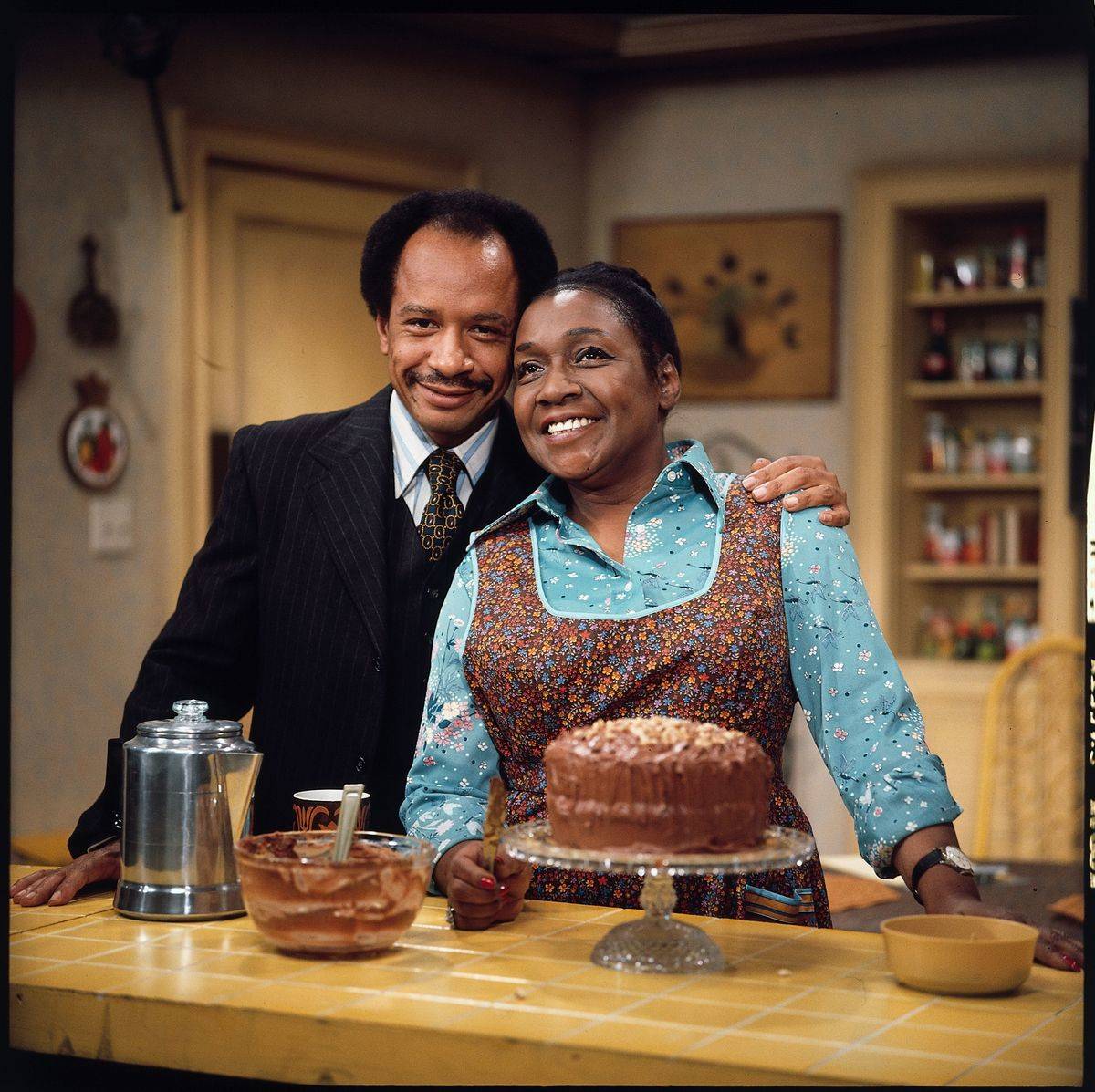 Sherman Hemsley and Isabel Sanford embracing as George and Louise Jefferson in The Jeffersons