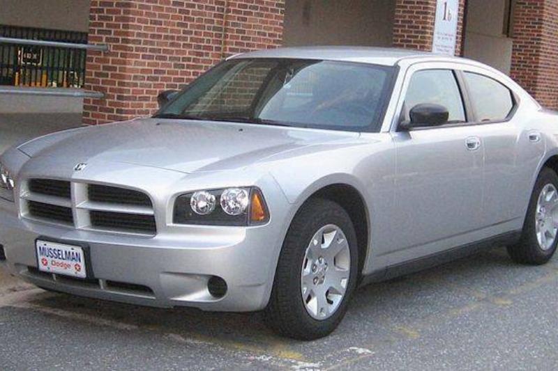 640px-Dodge_Charger_SE