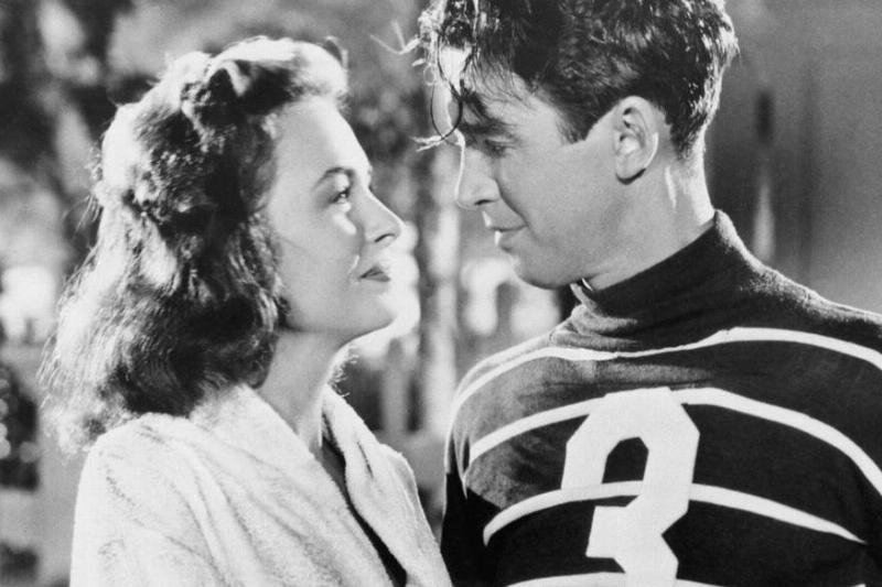Its-A-Wonderful-Life-81077 Donna Reed and James Stewart in It's a Wonderful Life