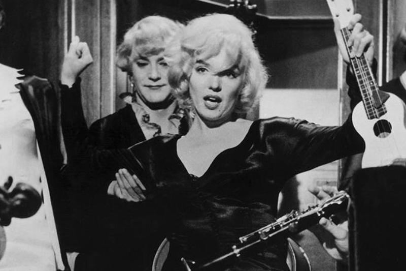 Some-Like-It-Hot-56734 Picture from the film Marilyn dancing