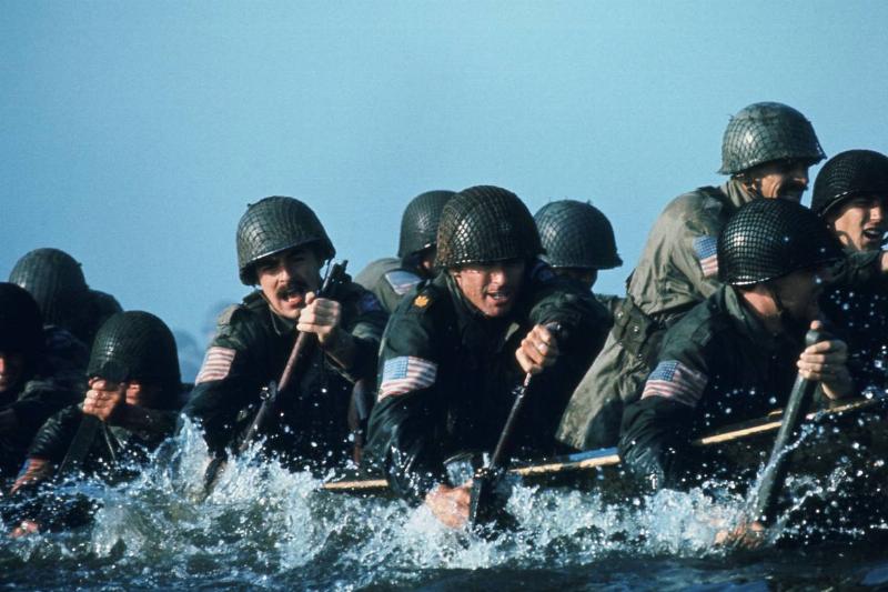 a-bridge-too-far_IsCVT4 Robert Redford among actors playing American soldiers rowing boat in A Bridge Too Far