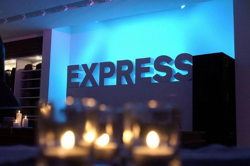 express 104809676 express store front