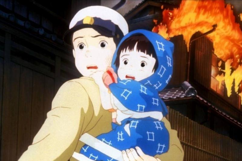 hotaru-no-haka_663e35 children looking scared in front of burning building in Grave of The Fireflies