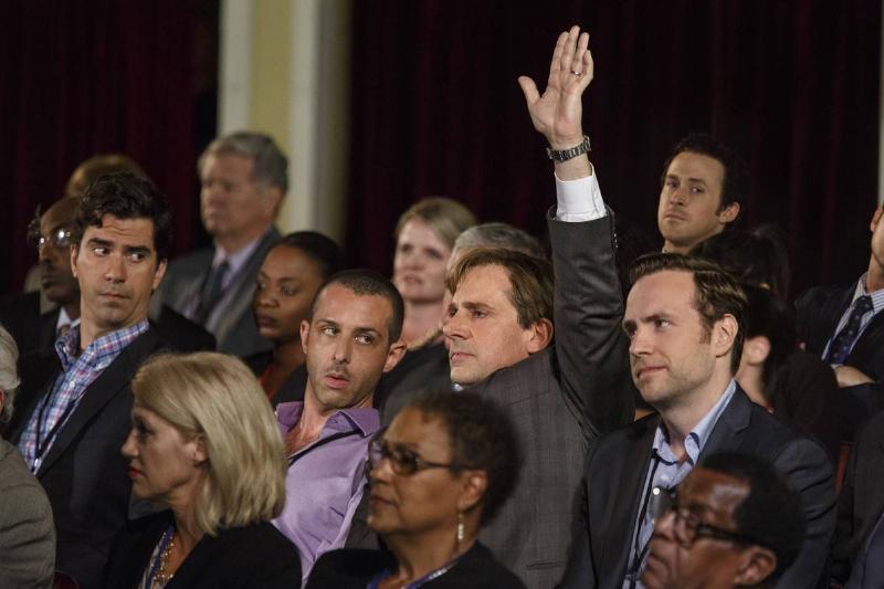 the-big-short_JFSznw Steve Carell as Mark Baum raising hand at conference in The Big Short