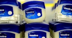 Add Vaseline To Flower Pots For Gorgeous Results – Clever Uses For Vaseline We Wish We Knew Sooner