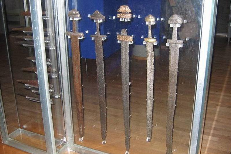 640px-Viking_sword_collection