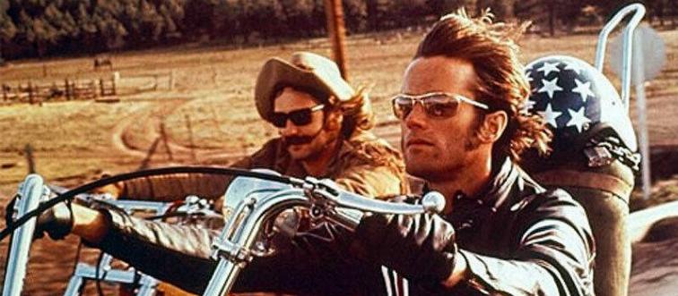 Dennis Hopper and Peter Fonda riding motorcycles as Billy and Wyatt in Easy Rider