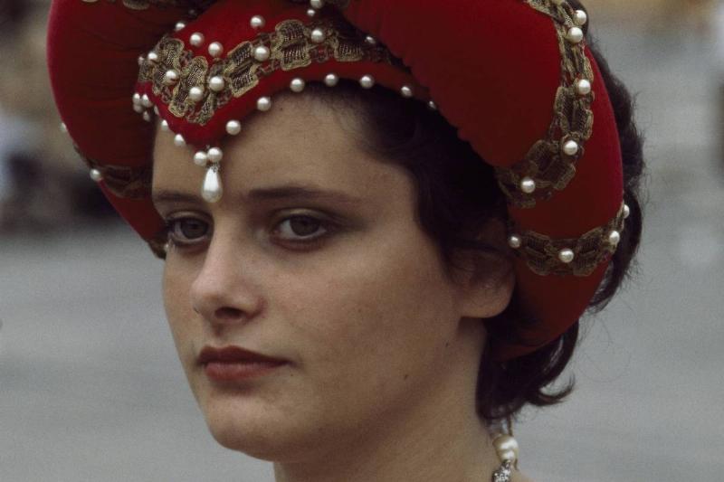 GettyImages-931691566 Woman wearing a period costume, Palio di Asti (festival), Piedmont, Italy.