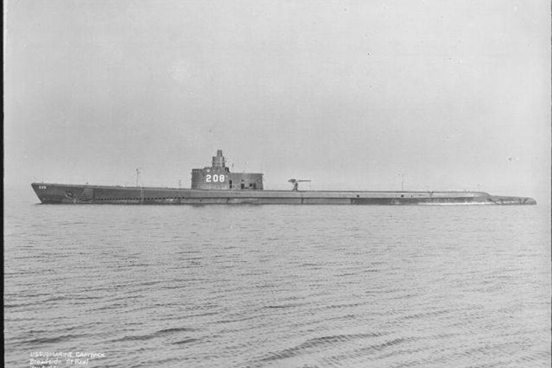 Grayback_(SS208)._Port_side,_05-06-1941_ NARA_-_513040