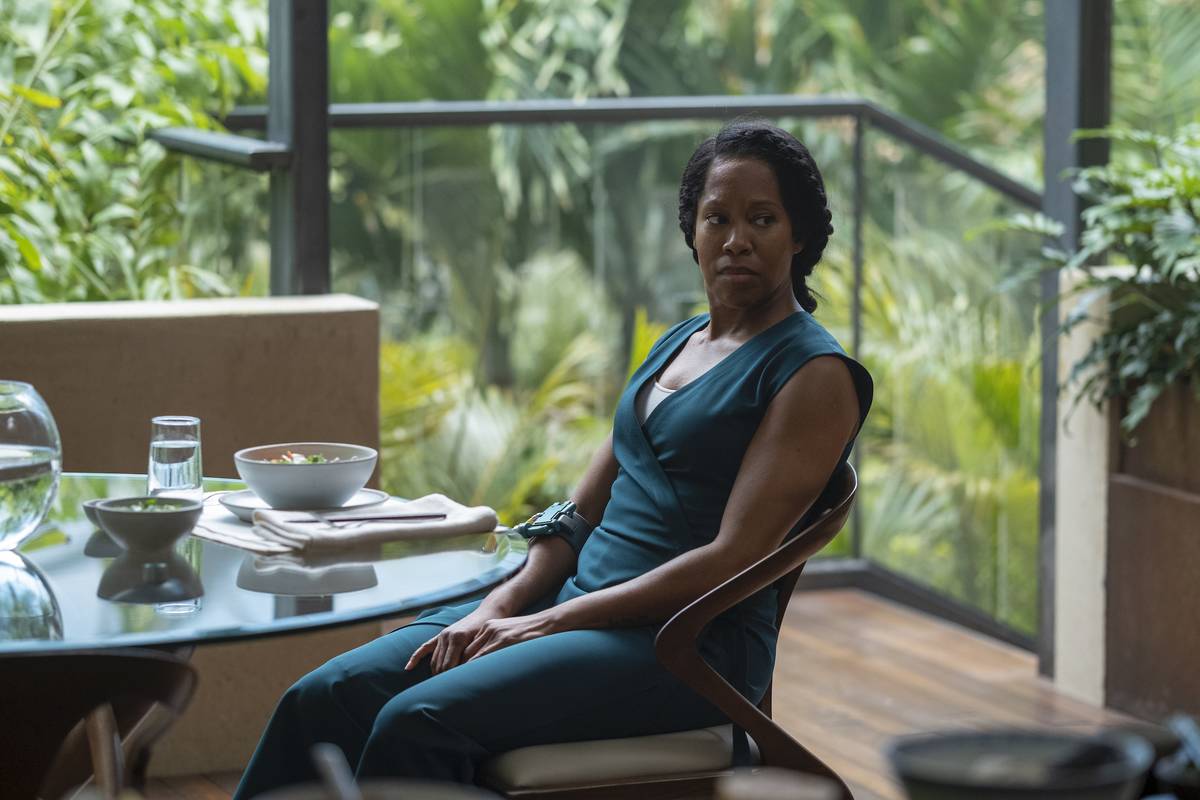 watchmen regina king having a meal